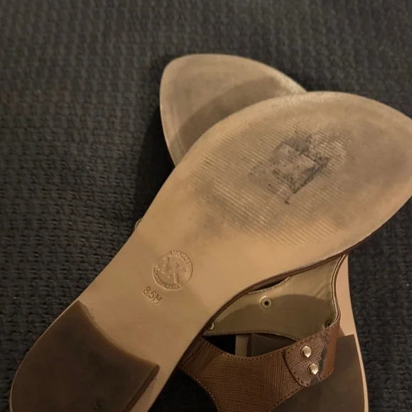 Michael Kors Tan Leather Sandals with gold hardware - Picture 3 of 3